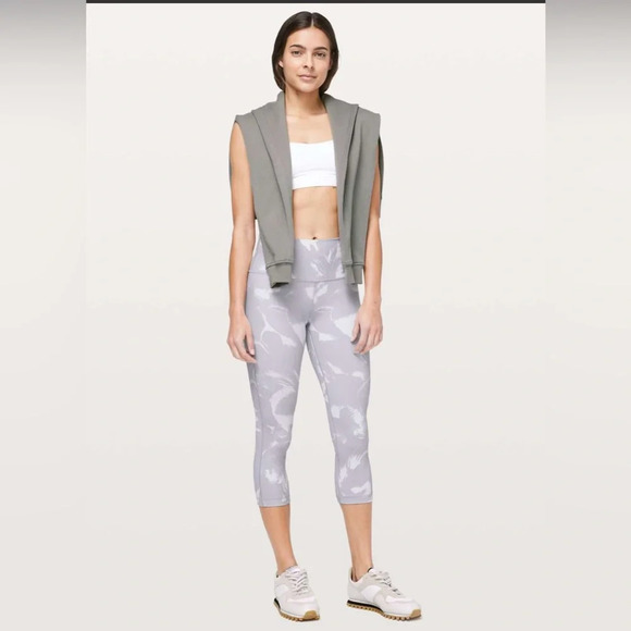 Lululemon Wunder Under Crop (High-Rise) *Full-On Luon 21"
Flower Pop White - Picture 1 of 6